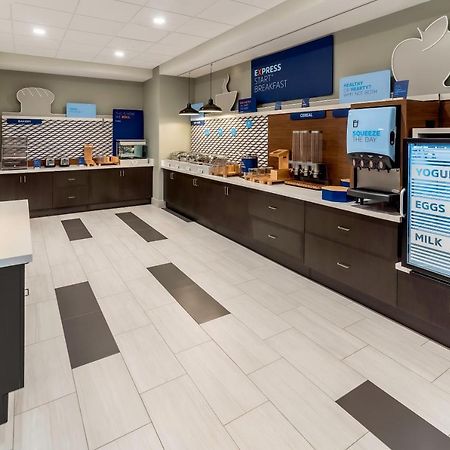 Holiday Inn Express & Suites - Milwaukee West Allis By Ihg Екстериор снимка