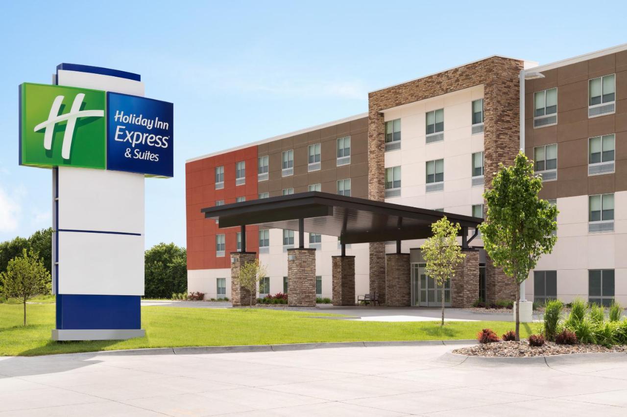 Holiday Inn Express & Suites - Milwaukee West Allis By Ihg Екстериор снимка