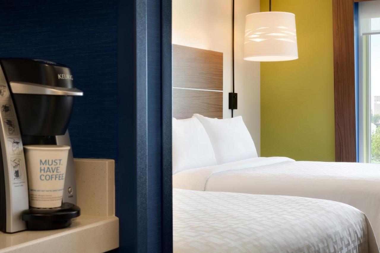 Holiday Inn Express & Suites - Milwaukee West Allis By Ihg Екстериор снимка