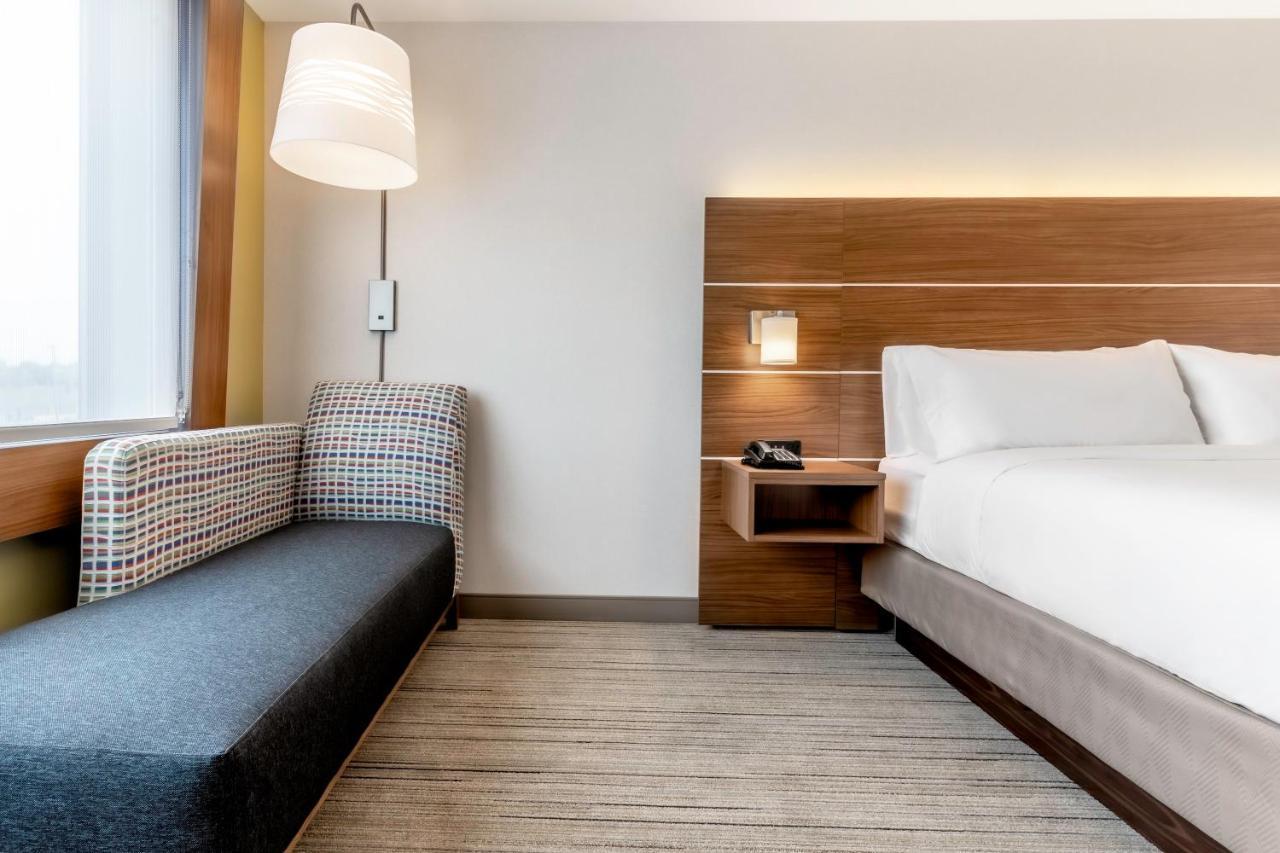 Holiday Inn Express & Suites - Milwaukee West Allis By Ihg Екстериор снимка