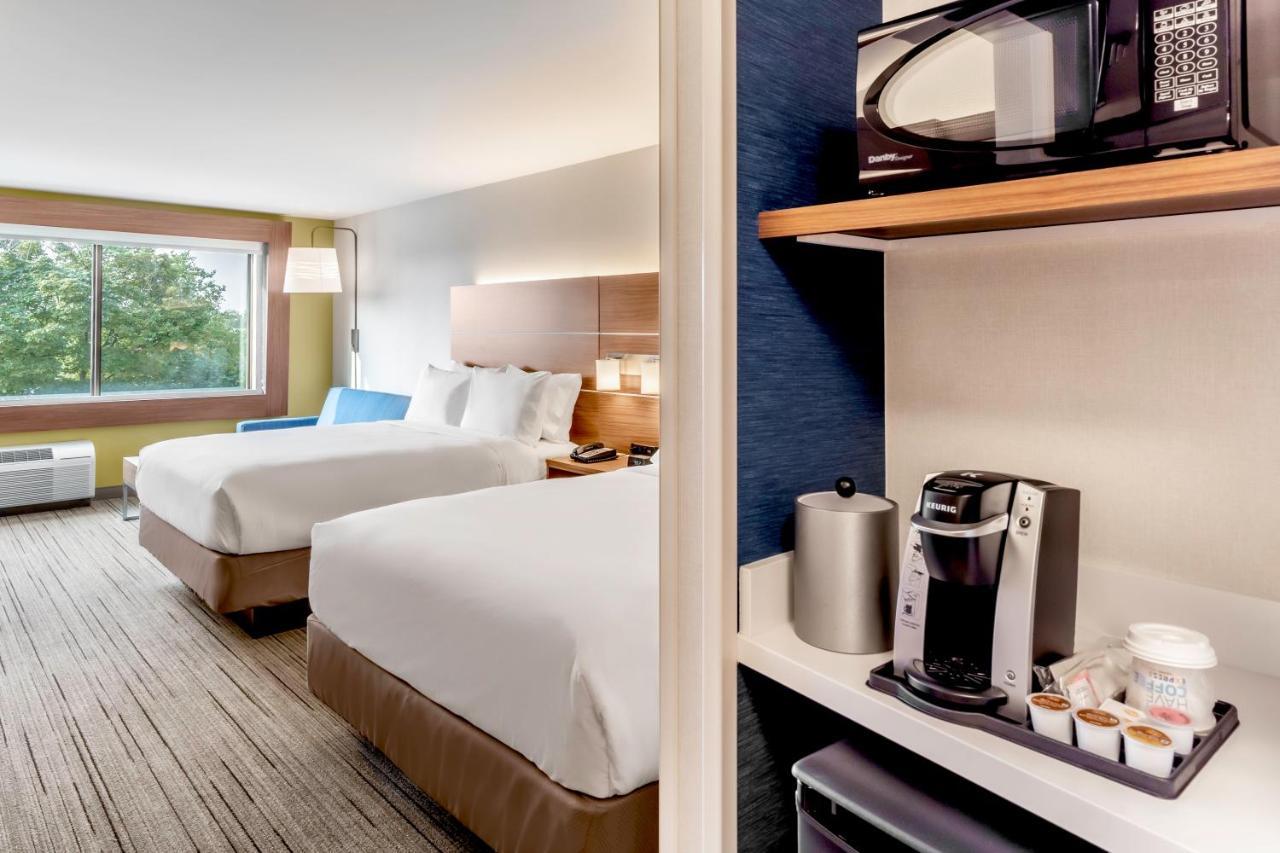 Holiday Inn Express & Suites - Milwaukee West Allis By Ihg Екстериор снимка