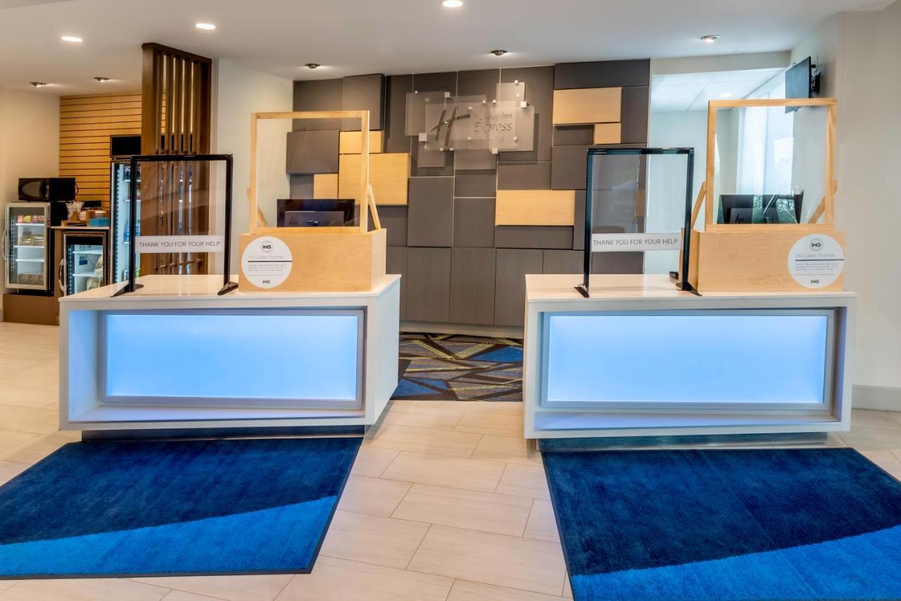 Holiday Inn Express & Suites - Milwaukee West Allis By Ihg Екстериор снимка