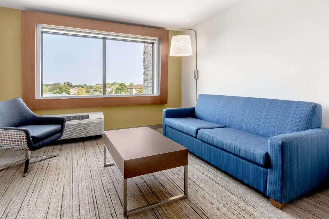 Holiday Inn Express & Suites - Milwaukee West Allis By Ihg Екстериор снимка