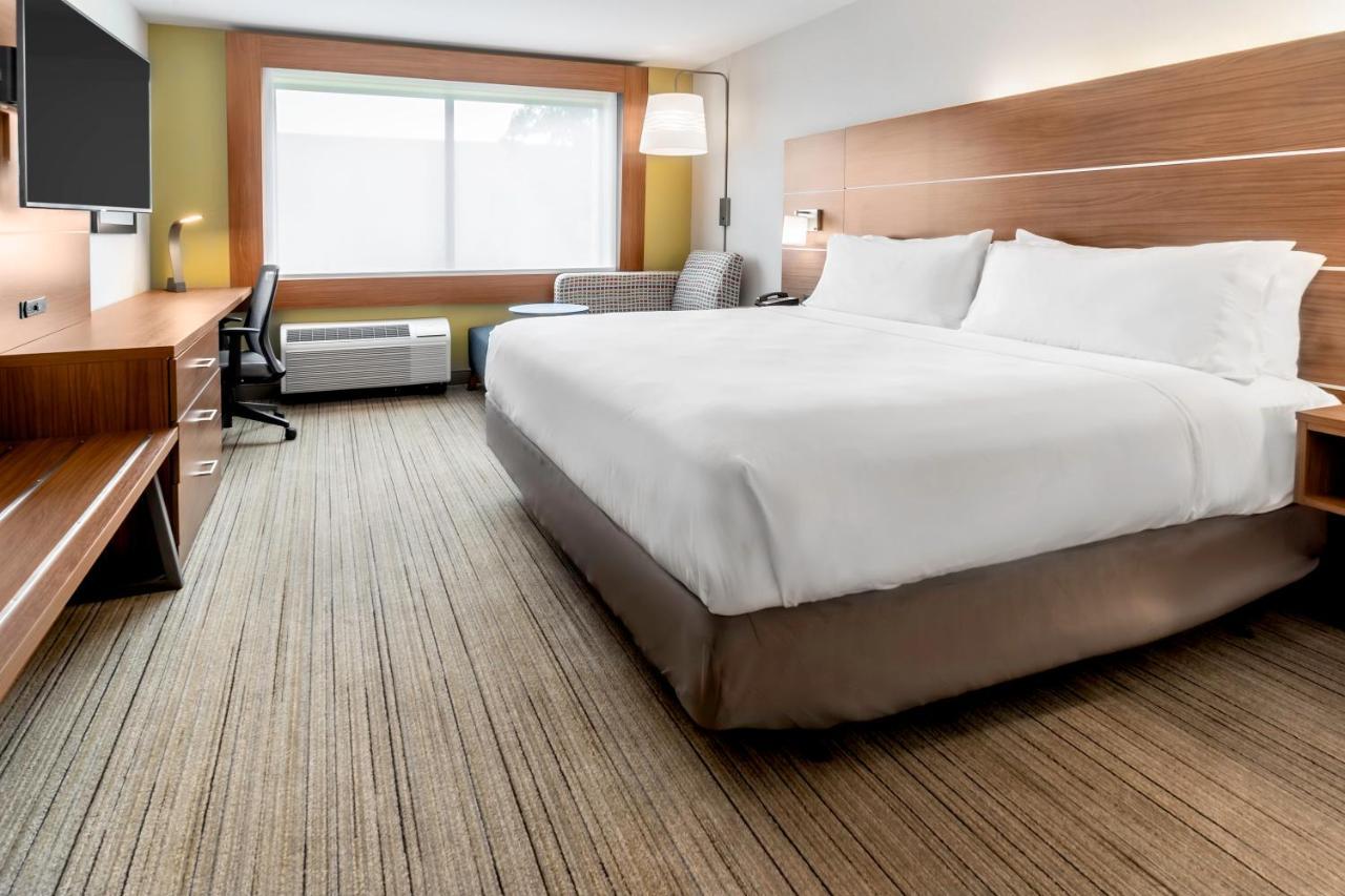 Holiday Inn Express & Suites - Milwaukee West Allis By Ihg Екстериор снимка