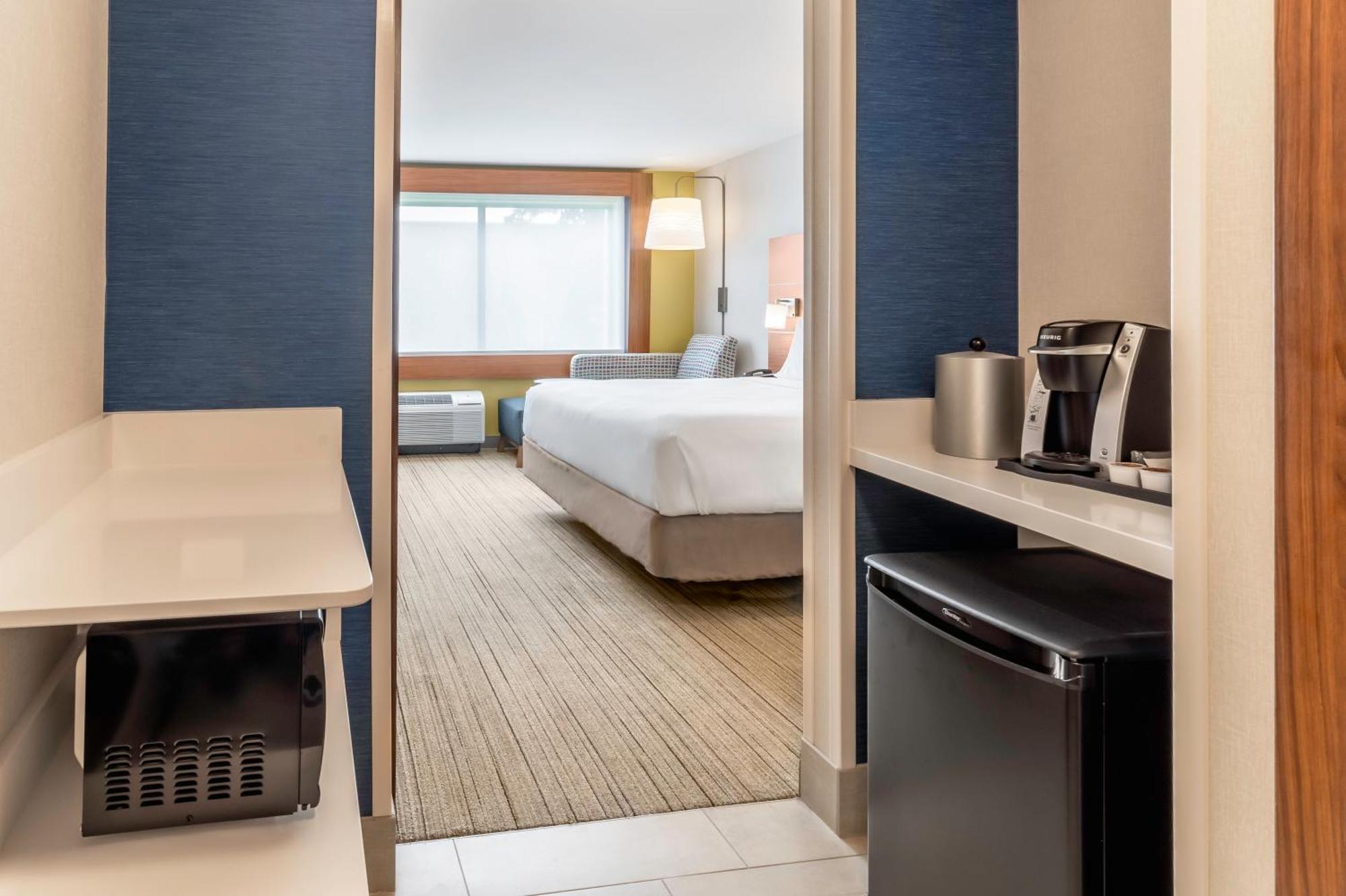 Holiday Inn Express & Suites - Milwaukee West Allis By Ihg Екстериор снимка
