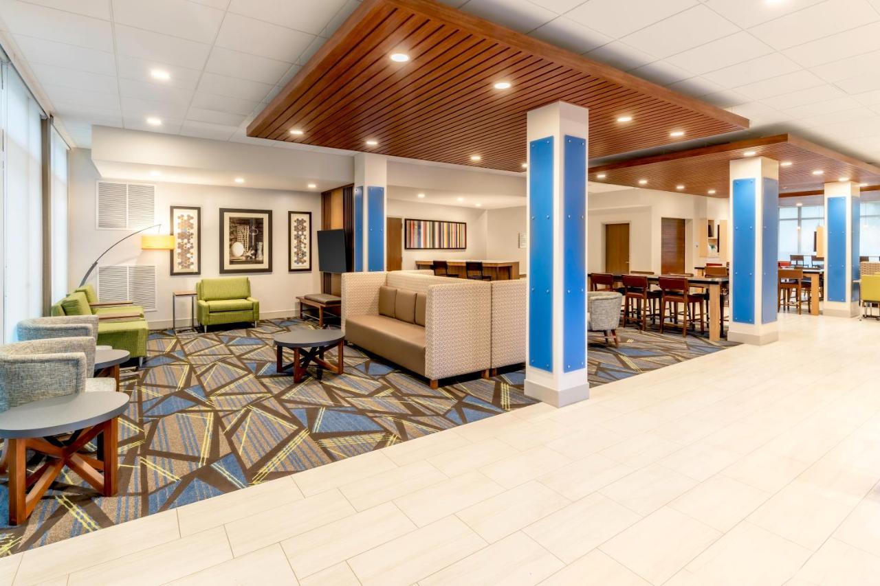 Holiday Inn Express & Suites - Milwaukee West Allis By Ihg Екстериор снимка