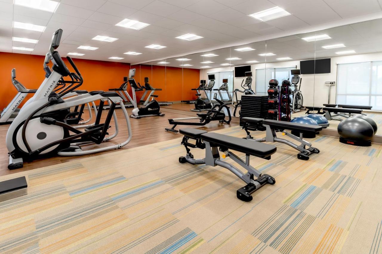 Holiday Inn Express & Suites - Milwaukee West Allis By Ihg Екстериор снимка