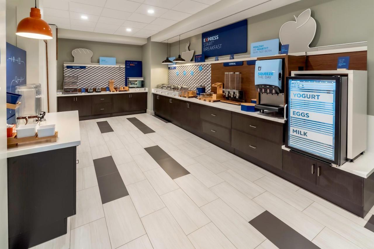Holiday Inn Express & Suites - Milwaukee West Allis By Ihg Екстериор снимка