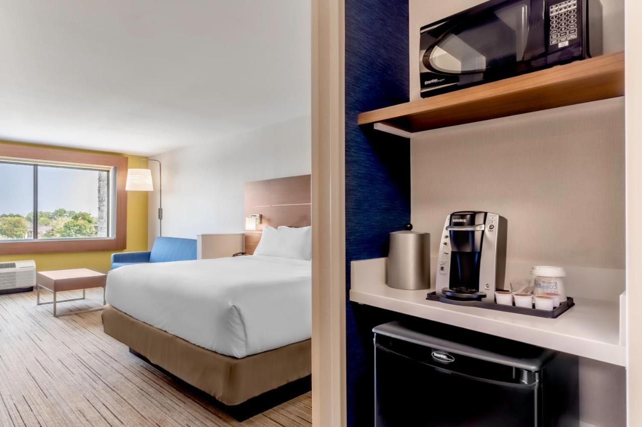 Holiday Inn Express & Suites - Milwaukee West Allis By Ihg Екстериор снимка